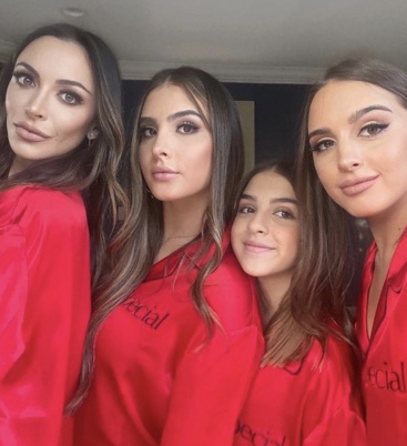 Alexia Umansky with her sisters Sophia Umansky, Portia Umansky and Farrah Aldjufrie